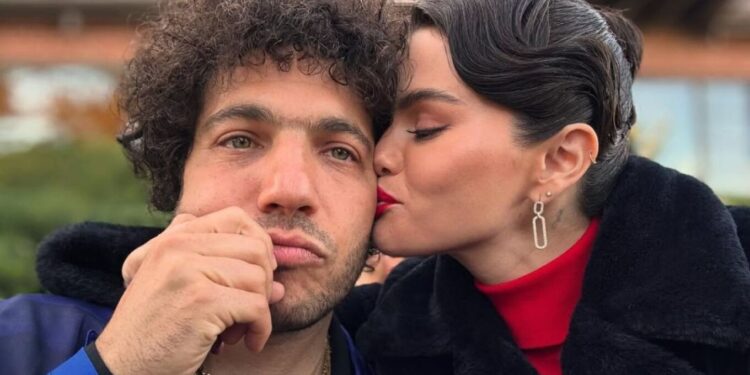 Selena Gomez dhe Benny Blanco, hapin rrugën drejt martesës – zbulohen detajet e ceremonisë së tyre.