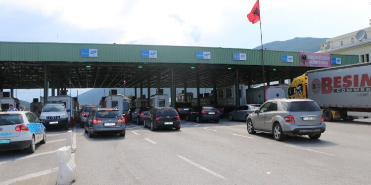 Serbi i shpallur në kërkim nga Gjermania arrestohet në Morinë teksa përpiqej të kalonte në Shqipëri.