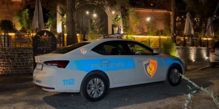 Sherri i madh në lokal zbulon shkeljet e pronarit në Korçë; Policia ndriçon ngjarjen, arrestohen 10 individë.