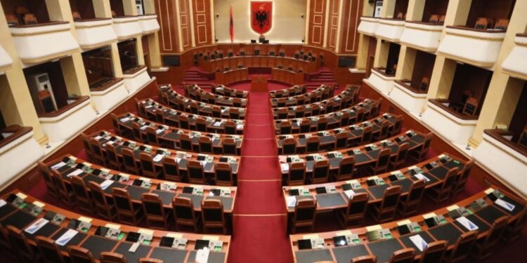 Shkarkohen 4 kryetarët e komisioneve opozitare, zbulohen emrat e tyre