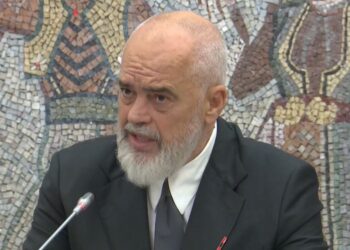Shkëputja e hapësirave publike, Rama u bën thirrje qytetarëve: Hiqni vetë lavazhet!