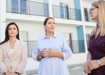 Shkolla "Benardina Qerraxhia" në Durrës hap dyert/ Manastirliu: Një institucion me standarde evropiane, shembull kombëtar për shkollat sportive.