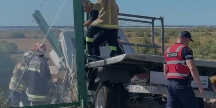 Shoferja italiane arrestohet pas aksidentit me dy viktima në rrugën Levan-Vlorë