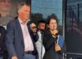 Shqetësime për presionin e qeverive për formimin e gjykatës, thotë ish-ambasadori holandez në Kosovë në mbështetje të liderëve të UÇK-së: Procesi gjyqësor nuk është serioz.