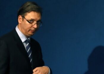 Shqipëria e shqetëson Vuçiçin, kritikët e presidentit serb: Ndeshja e 11 tetorit u zhvendos nga Beogradi për shkak të frikës nga protestat.