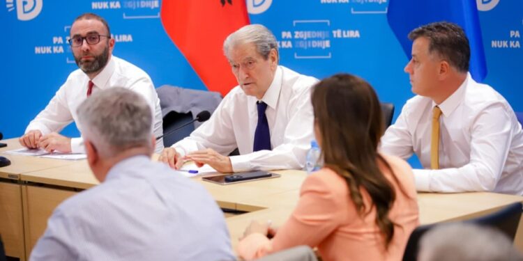 Shqipëria nis bisedimet për anëtarësim, BE thekson përparimin e dukshëm; Berisha: Vendi ynë nuk përmbush asnjë kriter në këtë rrugë