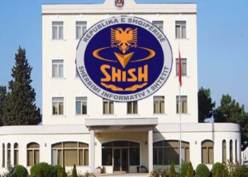Shqiptarët dhe bixhozi e droga: Detaje të reja mbi skandalin që ‘fundosi’ ish-drejtorin e SHISH. Bisedat: ‘Plaku’ i punësuar në SHIK