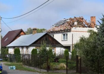 Shtëpia e shkatërruar: Pamjet nga fshati i ndikuar nga droni rus në Poloni
