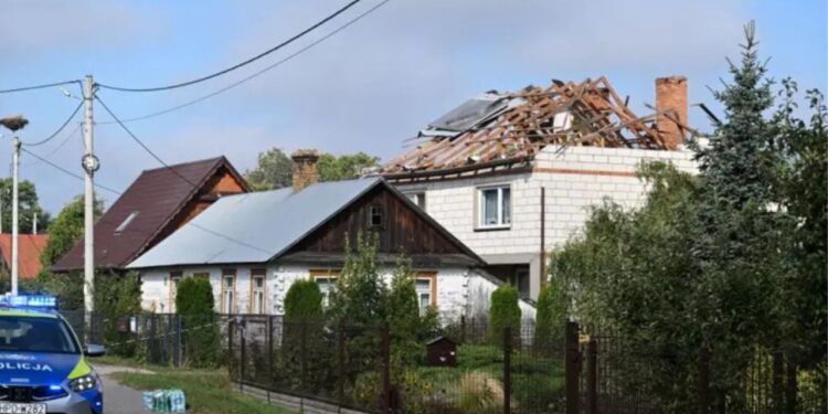 Shtëpia e shkatërruar: Pamjet nga fshati i ndikuar nga droni rus në Poloni