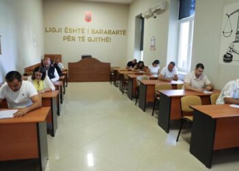 Si rekrutohen policët e burgjeve? Disa pyetje të zbuluara për gardianët në stilin Nelson Mandela