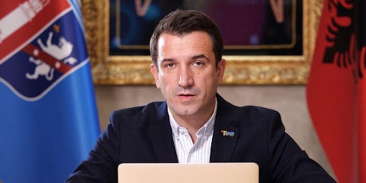 Socialistët hartojnë kërkesën për shkarkimin e Veliajt; ish-deputeti i PS-a ironizon: Kujdes me zgjedhjen e bashkëpunëtorëve, tani e kemi superskadrën…