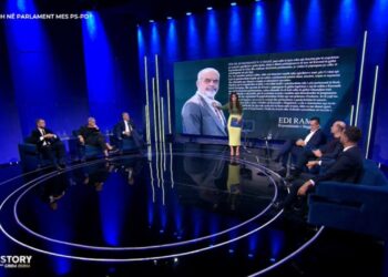 “Sulo debaton me Klosin mbi seancën plenare: ‘Çfarë diskutimi po bëjmë, do të edukoni opozitën?’ Sekretari i PS thekson se situata e krijuar nuk duhej të ndodhte.”
