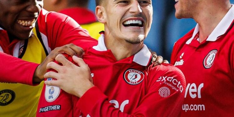 Sylvinho triumfon, ylli shqiptar tregon shkëlqim me gol dhe asist në Angli, sërish shpallet lojtari më i mirë i ndeshjes.