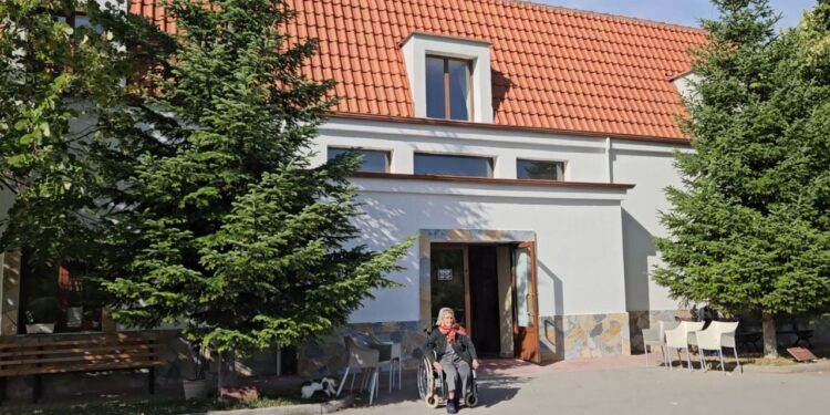 Të Braktisur edhe në Fund të Jetës: Dy Të Moshuar Gjejnë Vdekjen në Banesë, Kërkesa për Azil në Korçë është e Lartë
