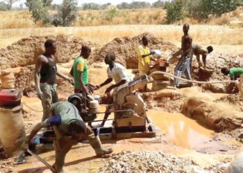Të paktën 13 viktima nga kolapsi i një miniere ari në Nigeri
