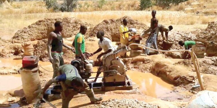 Të paktën 13 viktima nga kolapsi i një miniere ari në Nigeri