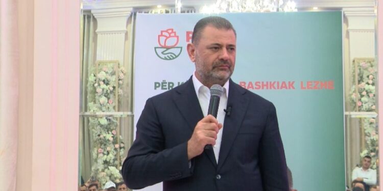 Tom Doshi dhe Sabina Jorgo japin dorëheqjen si deputetë, ja kush do t’i pasojë në Kuvend.