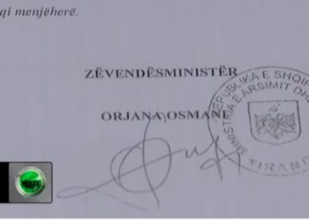 Top Channel zbulon konfliktin e qartë të interesit: si zv/ministra dhe drejtoresha miratojnë vetë librat e tyre si tekste shkollore.