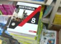 Top Channel zbulon një konflikt të dukshëm të interesit: si funksionarët publikë miratojnë vetë librat e tyre si tekste shkollore.