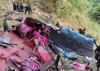 Tragjedi në Sri Lanka: Autobusi bie nga një lartësi prej 300 metrash, 15 të vdekur dhe 16 të plagosur.