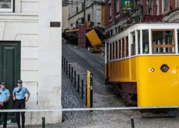 Tragjedia e tramvajit në Lisbonë, numri i të vdekurve arrin në 17. Dëshmitarët: Ra si kutia e kartonit, mungonin frena.
