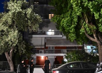 Tragjedia në Athinë: Çifti i martuar përfundon i vrarë në apartamentin e tyre.