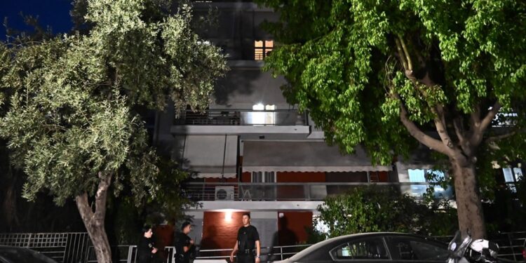 Tragjedia në Athinë: Çifti i martuar përfundon i vrarë në apartamentin e tyre.