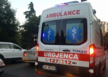 Tre fëmijë përfundojnë në spital pas konsumimit të karameleve që i gjetën në rrugë