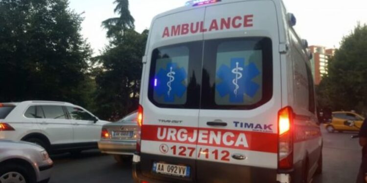 Tre fëmijë përfundojnë në spital pas konsumimit të karameleve që i gjetën në rrugë