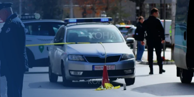 Tre persona janë plagosur në një aksident në Prishtinë.