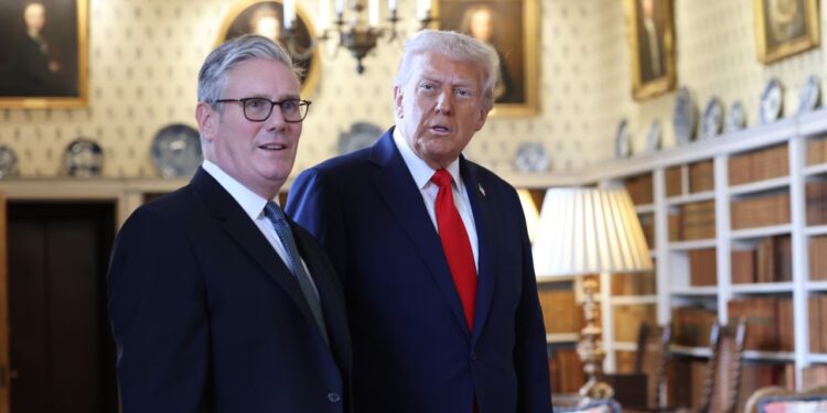 Trump arrin në Angli me "dhurata", miliarda dollarë për infrastruktura në fushën e AI-së