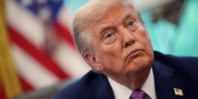 Trump kërcënon me rrëzimin e avionëve venezuelianë: Nëse kërcënoni anijet amerikane…