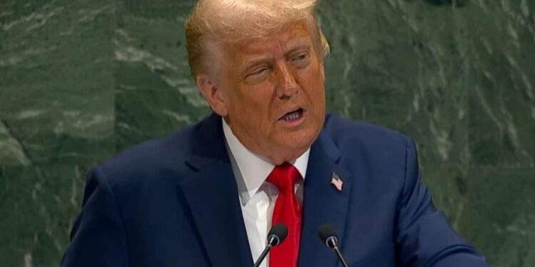 Trump qëllon për shaka, fjalimi i tij shkakton të qeshura në OKB: Zonja e Parë duket në formë të jashtëzakonshme.
