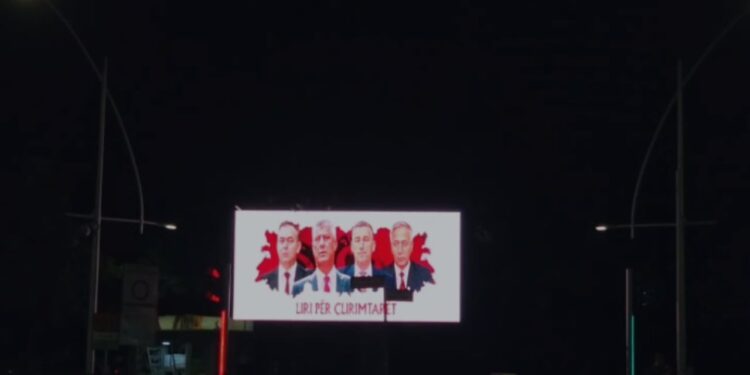 VIDEO/ Rrugët e Tiranës plot me posterë të ish-udhëheqësve të UÇK, çfarë pritet...