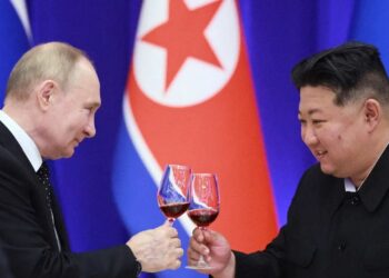 VIDEO/ Takimi mes Putimit dhe Kim Jong Un, stafi koreano-jugor pastrojnë çdo objekt që ka prekur lideri i tyre.
