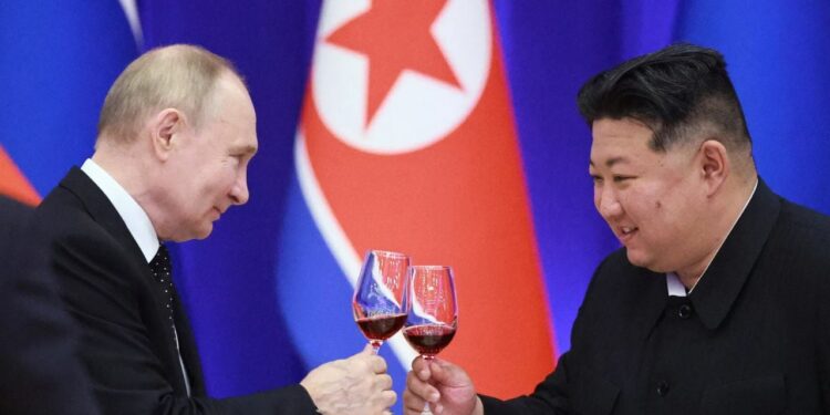 VIDEO/ Takimi mes Putimit dhe Kim Jong Un, stafi koreano-jugor pastrojnë çdo objekt që ka prekur lideri i tyre.