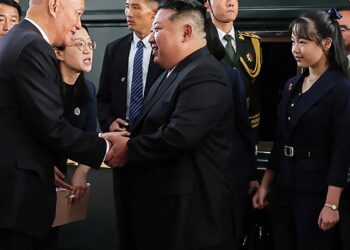 Vajza e Kim Jong-un kap vëmendjen e tij në Pekin, a do të jetë ajo pasardhësja e re e liderit Suprem të Koresë së Veriut?