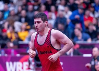 Valiev mban flamurin shqiptar në mundje / Pas Lojërave Olimpike, sportisti ynë fiton medaljen e argjendtë në Botëror.