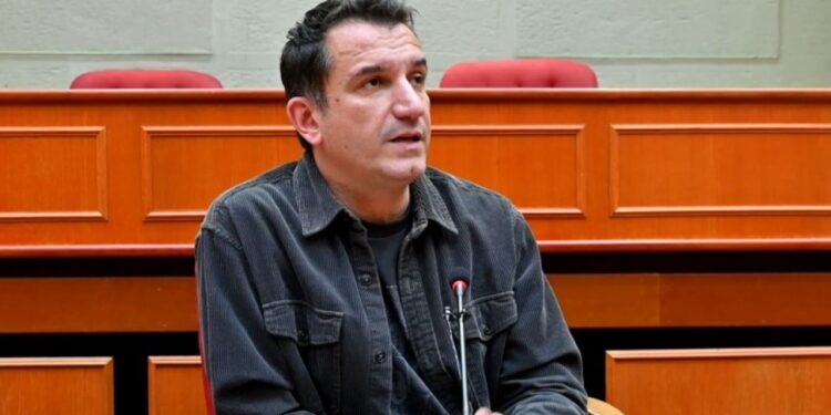 Veliaj në Proces Zhvendosjeje, Këshilltarët e PS Mblidhen Sot. Kryebashkiaku I Përgatitur për Sfida në Kushtetuese, Pezulloi Postimet në Rrjetet Sociale Që Një Javë