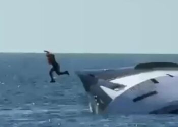Video/ Momente tronditëse në Turqi, jahti luksoz 700 mijë paund zhytet vetëm 15 minuta pas nisjes së udhëtimit të parë