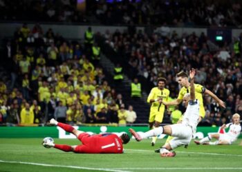 Video/ Një krosim i zakonshëm rezulton në një rekord të çuditshëm, autogoli i portierit të skuadrës spanjolle regjistrohet në librin e Champions League.