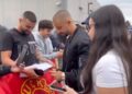 Video: Zhegrova arrin në zyrat e Juventusit, ylli nga Kosova pritet nga shqiptarët me flamurin e UÇK-së: Me këmbën e duhur.