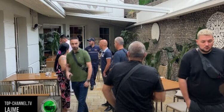Video nga çastet pas masakrës në Shkodër, klientët largohen të frikësuar nga lokali.