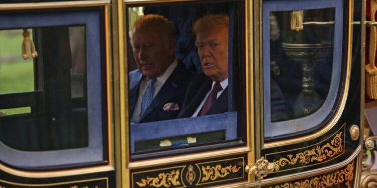 Vizita e Trump në Buckingham Palace: Çfarë dhuratash do të shkëmbejnë çiftet presidencial dhe mbretëror?