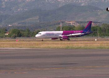 Wizz Air zgjeron operacionet në TIA, prezanton një avion të ri dhe katër destinacione të reja drejt Stokholmit, Këlnit, Billundit dhe Tenerifes.