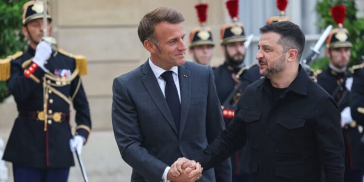 Zelensky bisedon me liderët evropianë në Paris. A do të arrijnë ata të intensifikojnë presionin mbi Putinin?