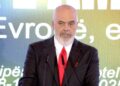 “Zgjohuni herët e flini vonë”, Rama bën batuta me ambasadorët: E kuptoj që është sfidë të ndryshoni rutinën tuaj dhe thoni ‘sa kemi parë’.