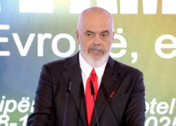 “Zgjohuni herët e flini vonë”, Rama bën batuta me ambasadorët: E kuptoj që është sfidë të ndryshoni rutinën tuaj dhe thoni ‘sa kemi parë’.