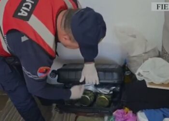 31-vjeçari në Fier kapet me kanabis të fshehur në valixhe për shitje