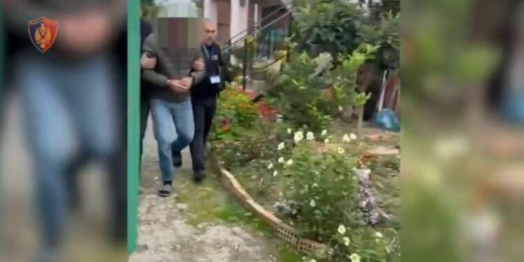 38-vjeçari në Fier, i dënuar për trafikim të paligjshëm të emigrantëve, arrestohet përsëri